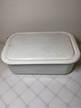 Vintage white enamel refrigerator box with a lid 
Collectible